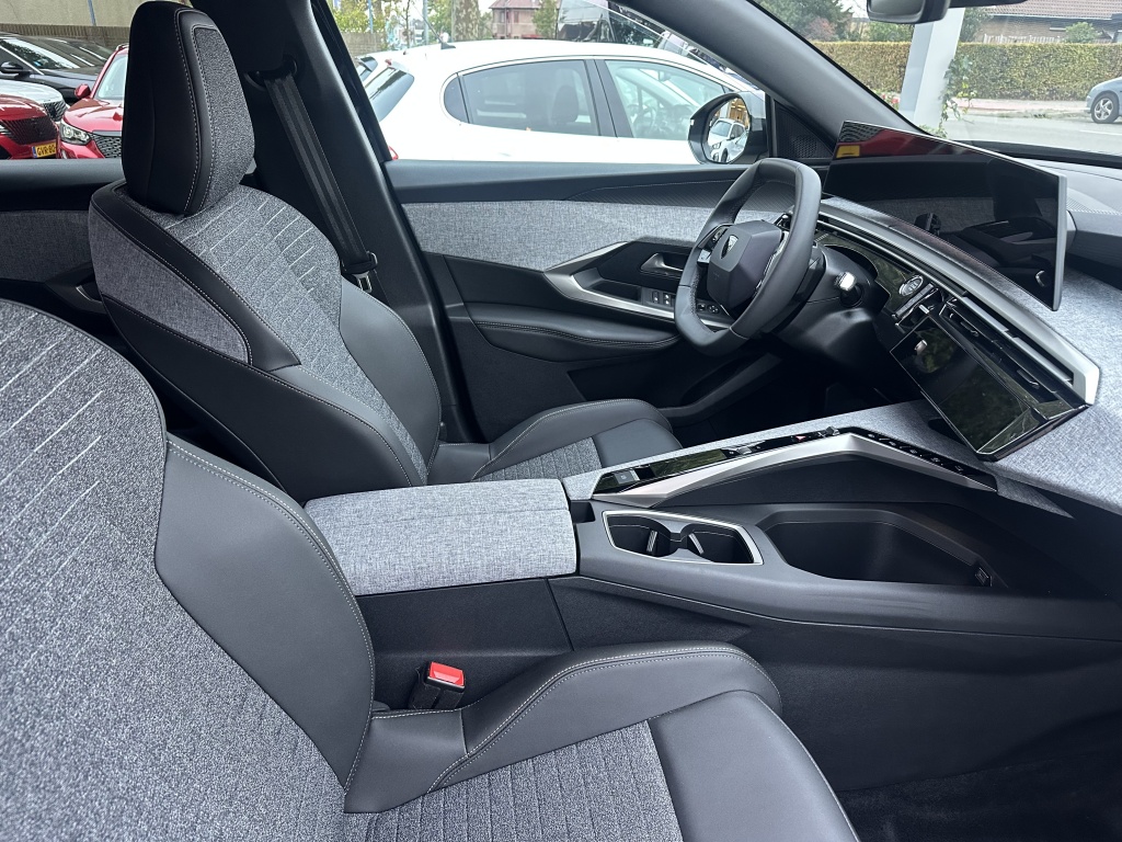 Peugeot 3008 Peugeot 3008 | 360 vision & Drive Assist Pack | Panoramic navigation Pack |