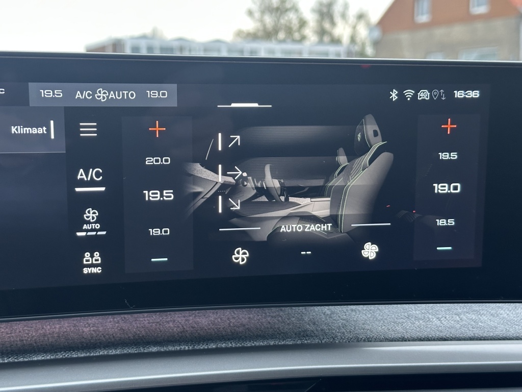 Peugeot 3008 Peugeot 3008 | 360 vision & Drive Assist Pack | Panoramic navigation Pack |
