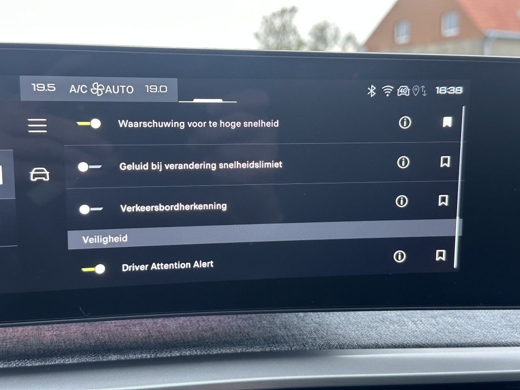 Peugeot 3008 Peugeot 3008 | 360 vision & Drive Assist Pack | Panoramic navigation Pack |