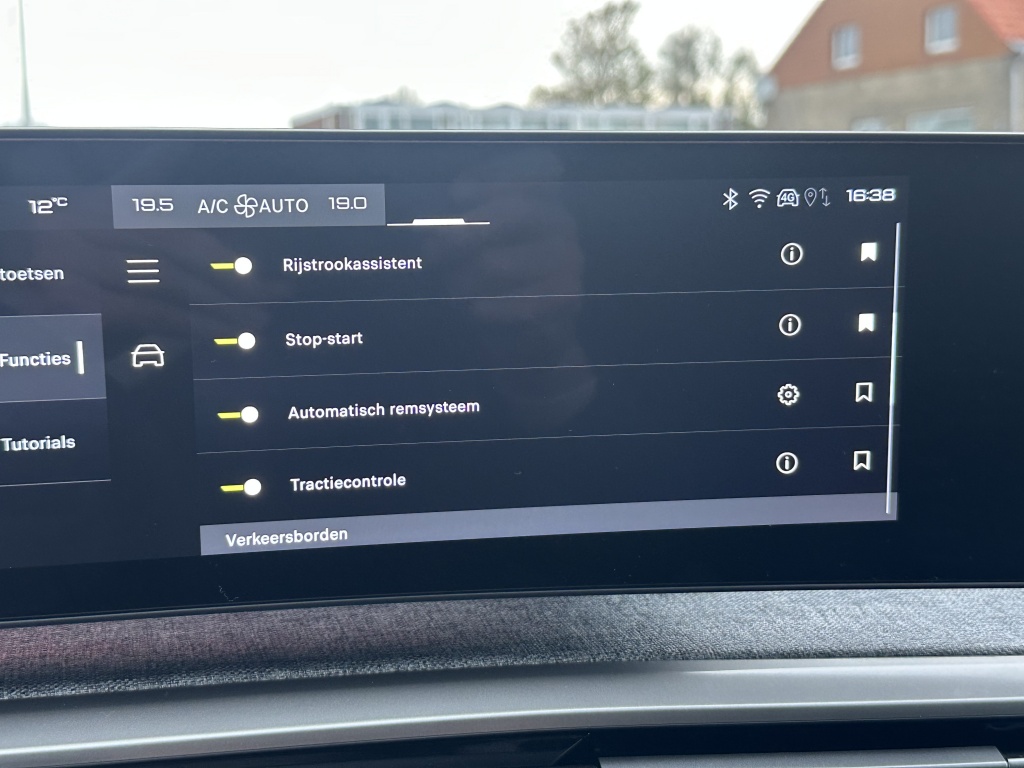 Peugeot 3008 Peugeot 3008 | 360 vision & Drive Assist Pack | Panoramic navigation Pack |
