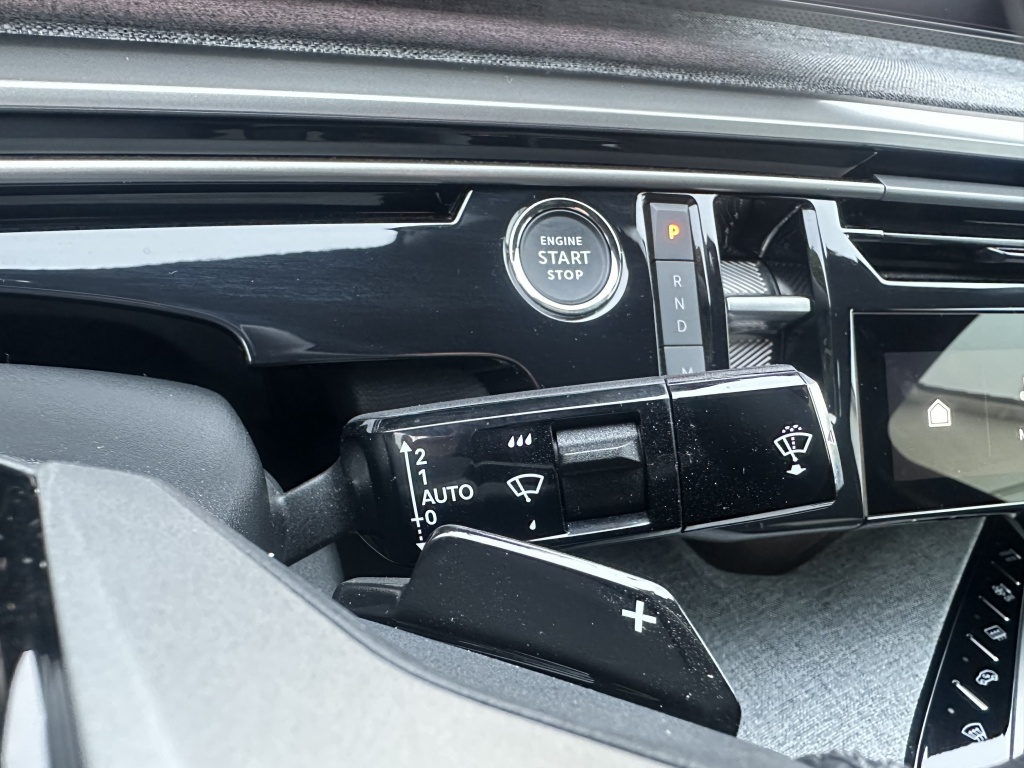 Peugeot 3008 Peugeot 3008 | 360 vision & Drive Assist Pack | Panoramic navigation Pack |