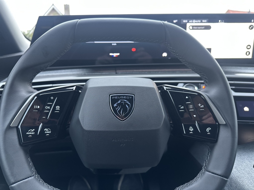Peugeot 3008 Peugeot 3008 | 360 vision & Drive Assist Pack | Panoramic navigation Pack |