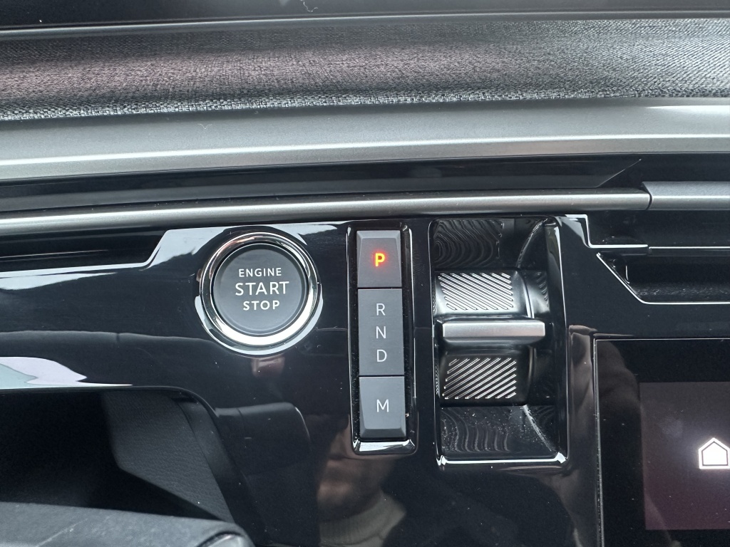 Peugeot 3008 Peugeot 3008 | 360 vision & Drive Assist Pack | Panoramic navigation Pack |
