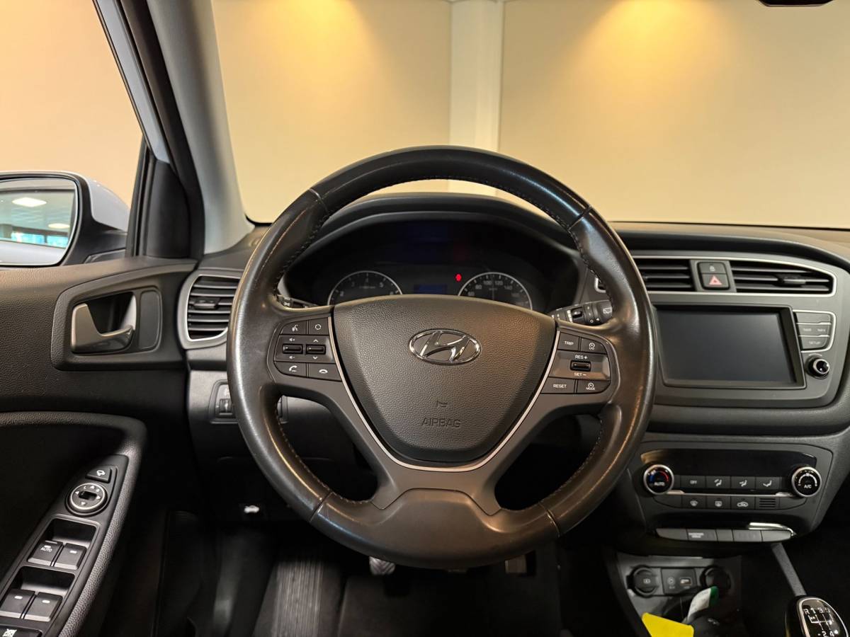 Hyundai i20 Hyundai I20 1.0 T-GDI Comfort *Carplay* 2de Eigenaar|Camera|Trekhaak|Navi|DAB|Climate|Cruise|Lane-Assist|Lm-Velgen|Org.NL|NAP