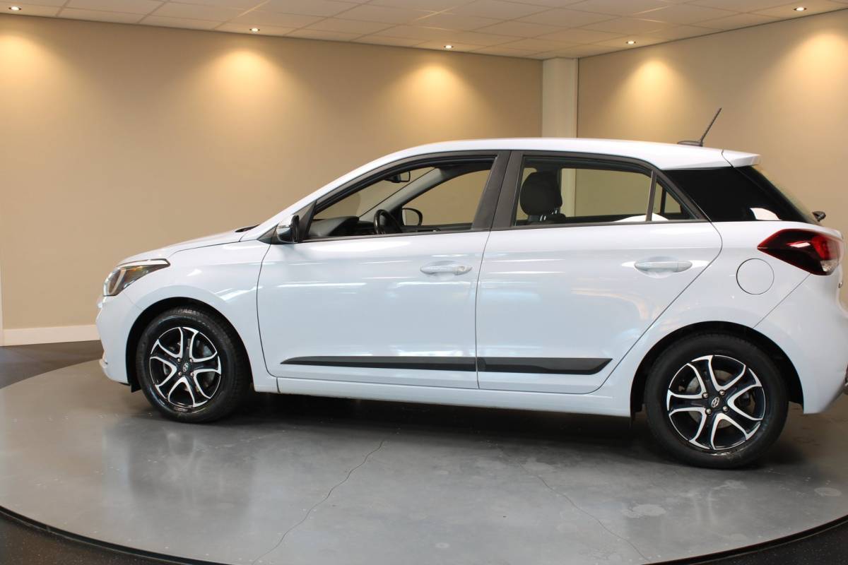 Hyundai i20 Hyundai I20 1.0 T-GDI Comfort *Carplay* 2de Eigenaar|Camera|Trekhaak|Navi|DAB|Climate|Cruise|Lane-Assist|Lm-Velgen|Org.NL|NAP