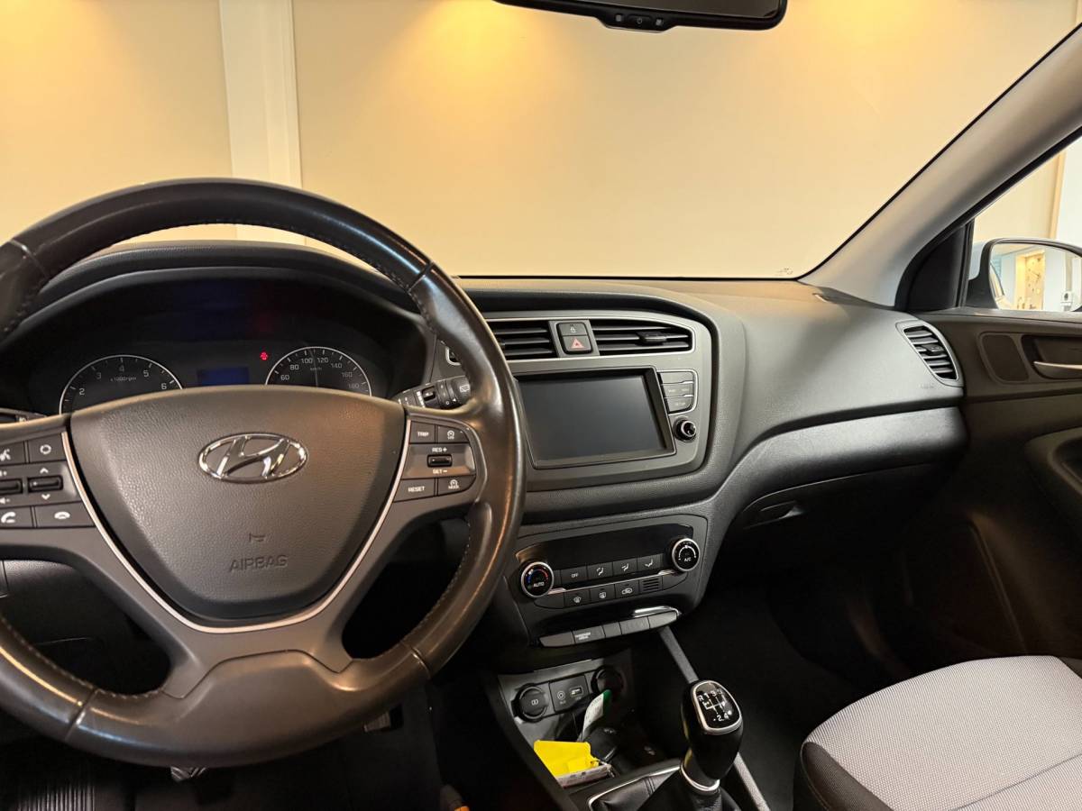 Hyundai i20 Hyundai I20 1.0 T-GDI Comfort *Carplay* 2de Eigenaar|Camera|Trekhaak|Navi|DAB|Climate|Cruise|Lane-Assist|Lm-Velgen|Org.NL|NAP