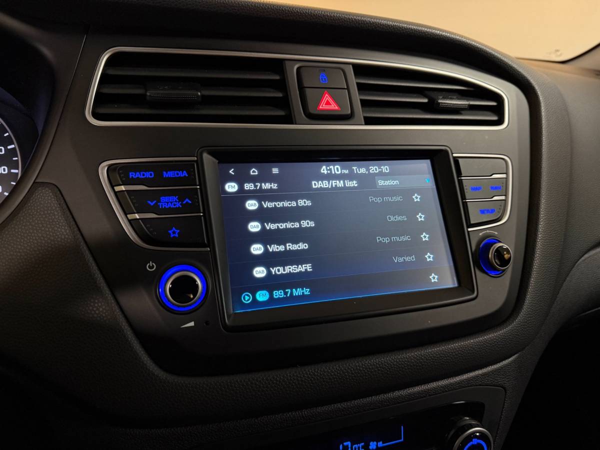 Hyundai i20 Hyundai I20 1.0 T-GDI Comfort *Carplay* 2de Eigenaar|Camera|Trekhaak|Navi|DAB|Climate|Cruise|Lane-Assist|Lm-Velgen|Org.NL|NAP