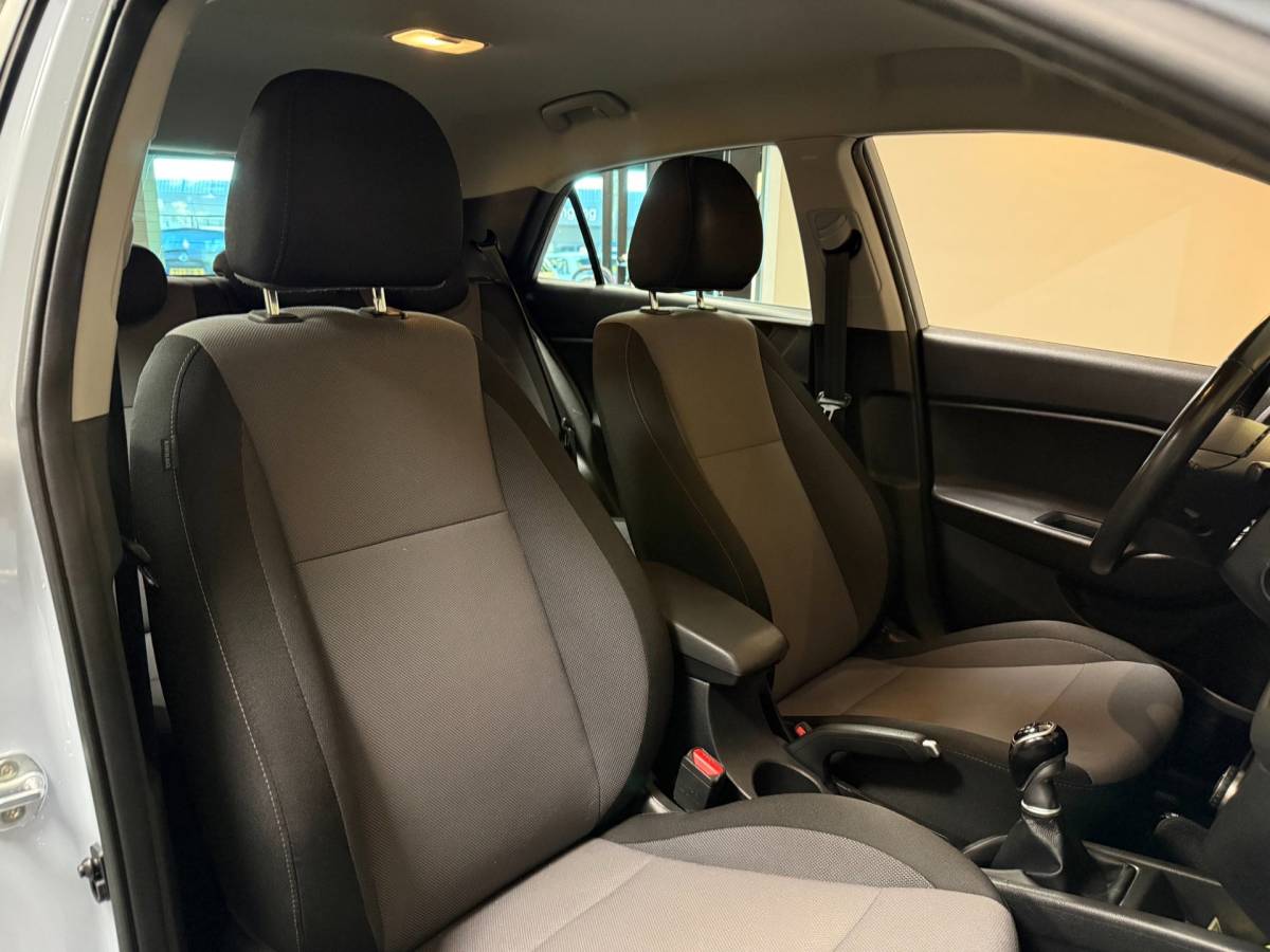Hyundai i20 Hyundai I20 1.0 T-GDI Comfort *Carplay* 2de Eigenaar|Camera|Trekhaak|Navi|DAB|Climate|Cruise|Lane-Assist|Lm-Velgen|Org.NL|NAP