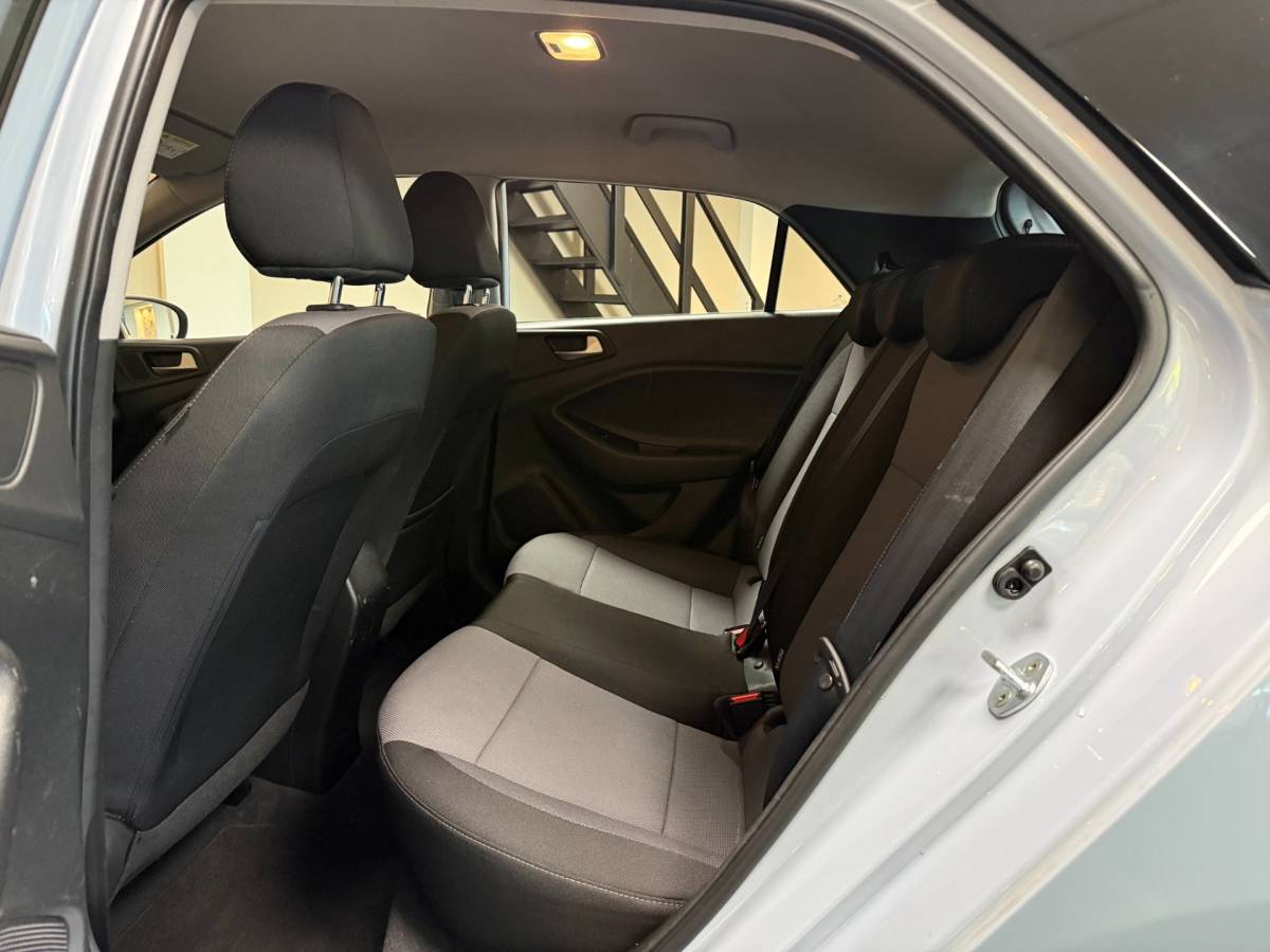 Hyundai i20 Hyundai I20 1.0 T-GDI Comfort *Carplay* 2de Eigenaar|Camera|Trekhaak|Navi|DAB|Climate|Cruise|Lane-Assist|Lm-Velgen|Org.NL|NAP