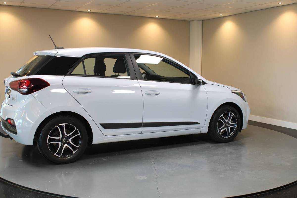 Hyundai i20 Hyundai I20 1.0 T-GDI Comfort *Carplay* 2de Eigenaar|Camera|Trekhaak|Navi|DAB|Climate|Cruise|Lane-Assist|Lm-Velgen|Org.NL|NAP