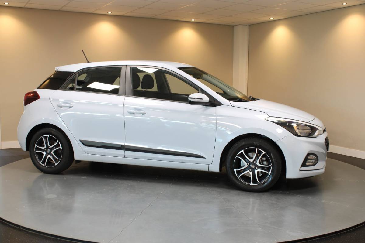 Hyundai i20 Hyundai I20 1.0 T-GDI Comfort *Carplay* 2de Eigenaar|Camera|Trekhaak|Navi|DAB|Climate|Cruise|Lane-Assist|Lm-Velgen|Org.NL|NAP