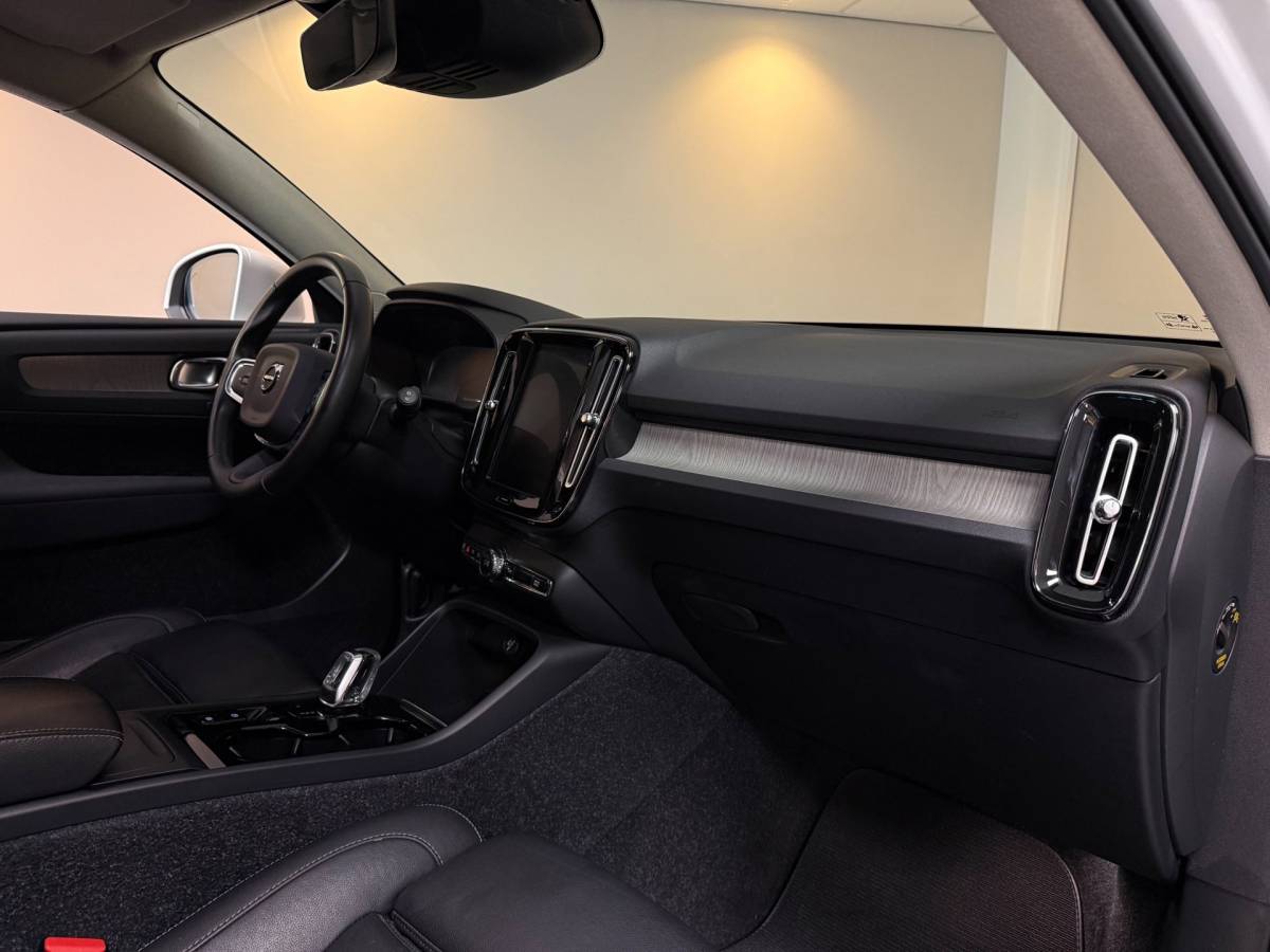 Volvo XC40 Volvo XC40 1.5 T3 Inscription *Dealer OH* Stoel/Stuurverw.|Carplay|Leer|Orrefors|Adapt.Cruise|Memory|Camera|Navi|All-season|NAP