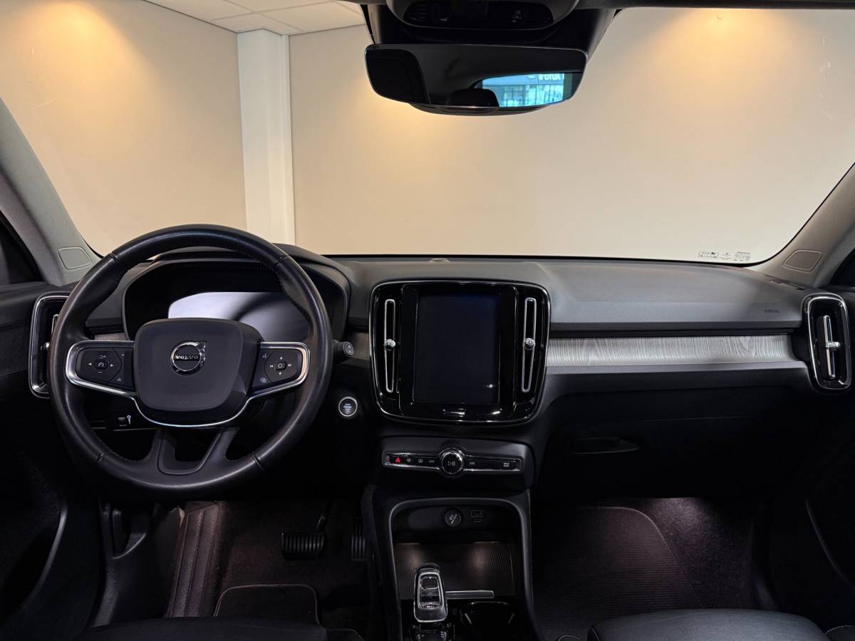 Volvo XC40 Volvo XC40 1.5 T3 Inscription *Dealer OH* Stoel/Stuurverw.|Carplay|Leer|Orrefors|Adapt.Cruise|Memory|Camera|Navi|All-season|NAP