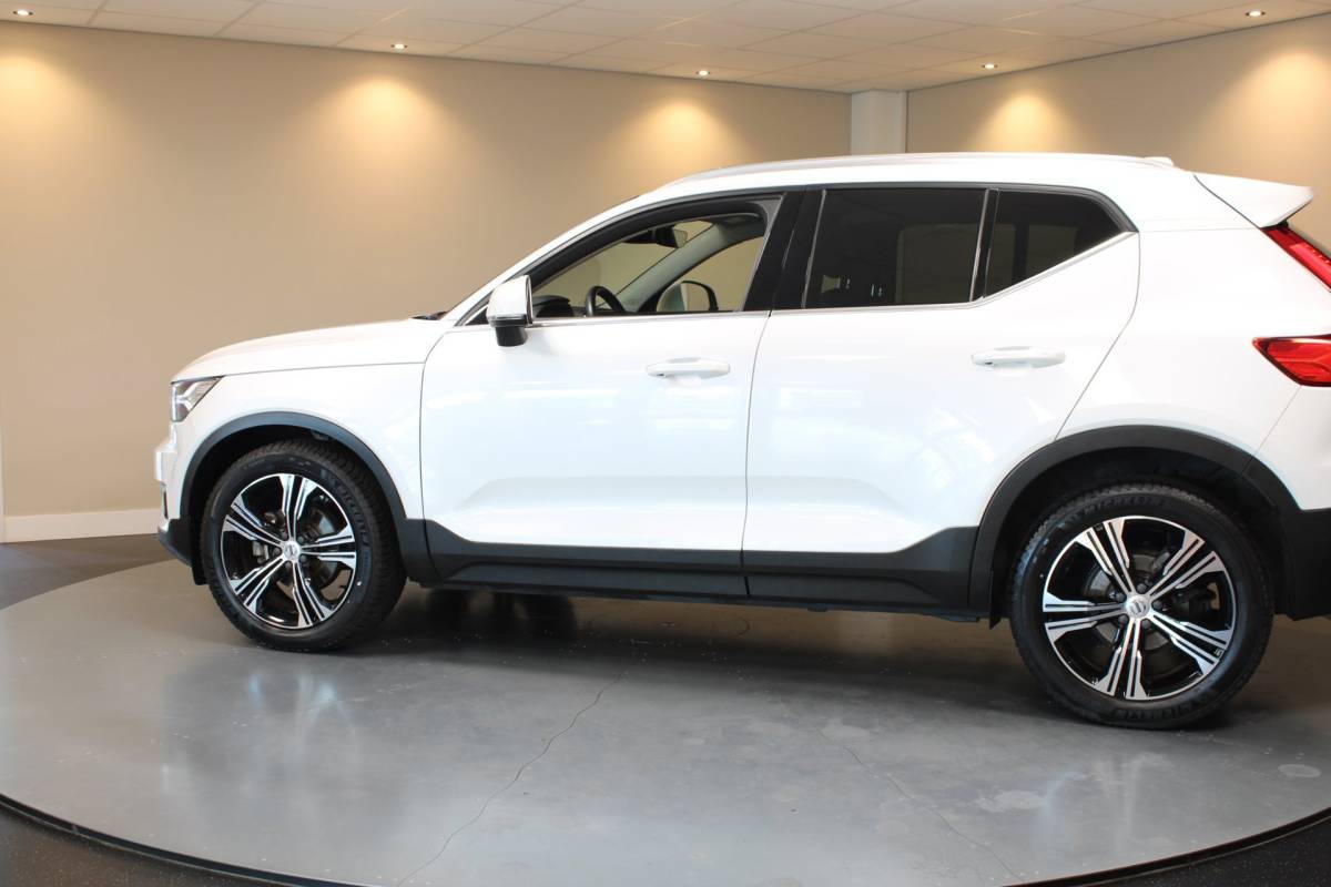 Volvo XC40 Volvo XC40 1.5 T3 Inscription *Dealer OH* Stoel/Stuurverw.|Carplay|Leer|Orrefors|Adapt.Cruise|Memory|Camera|Navi|All-season|NAP