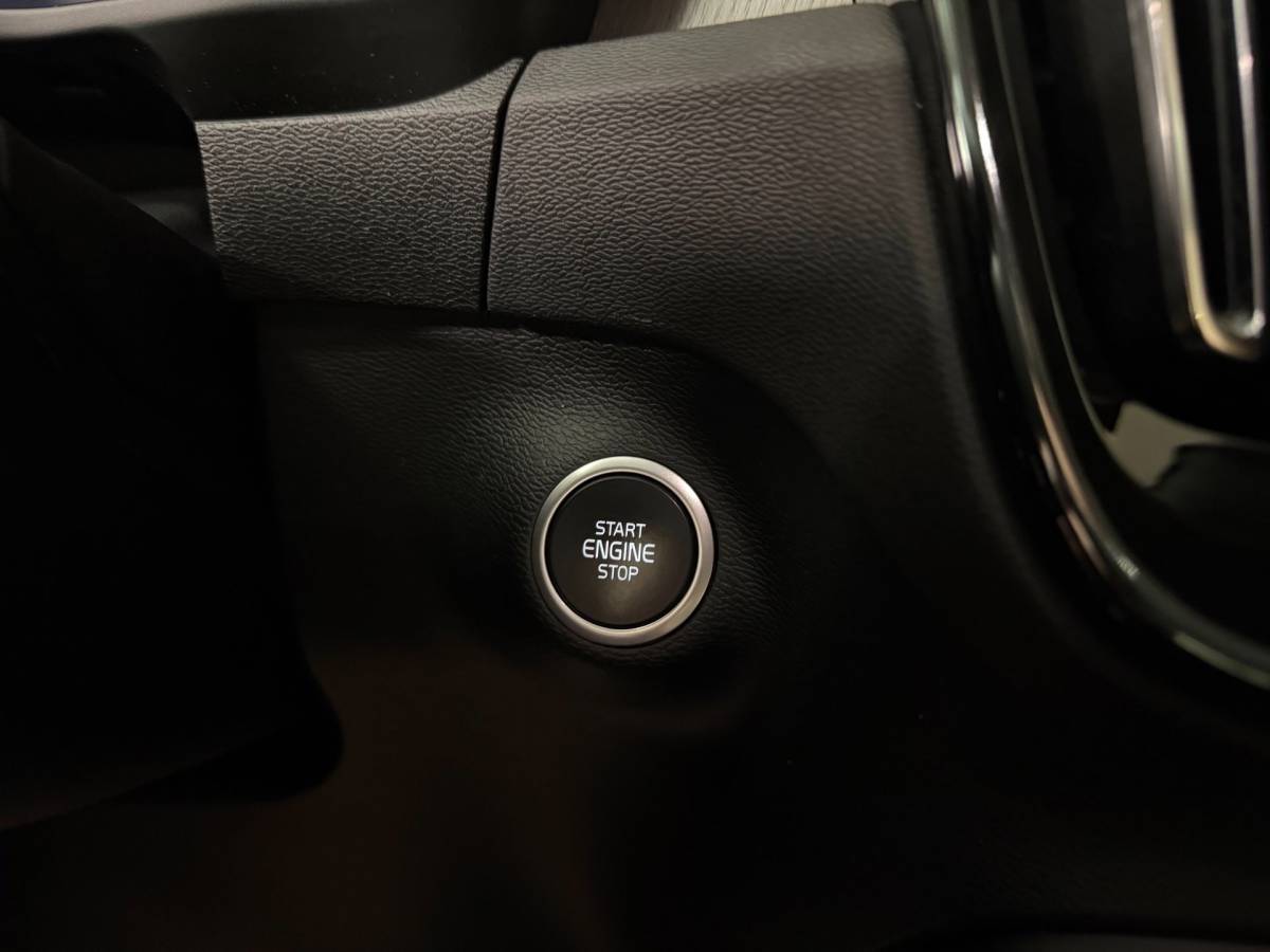 Volvo XC40 Volvo XC40 1.5 T3 Inscription *Dealer OH* Stoel/Stuurverw.|Carplay|Leer|Orrefors|Adapt.Cruise|Memory|Camera|Navi|All-season|NAP
