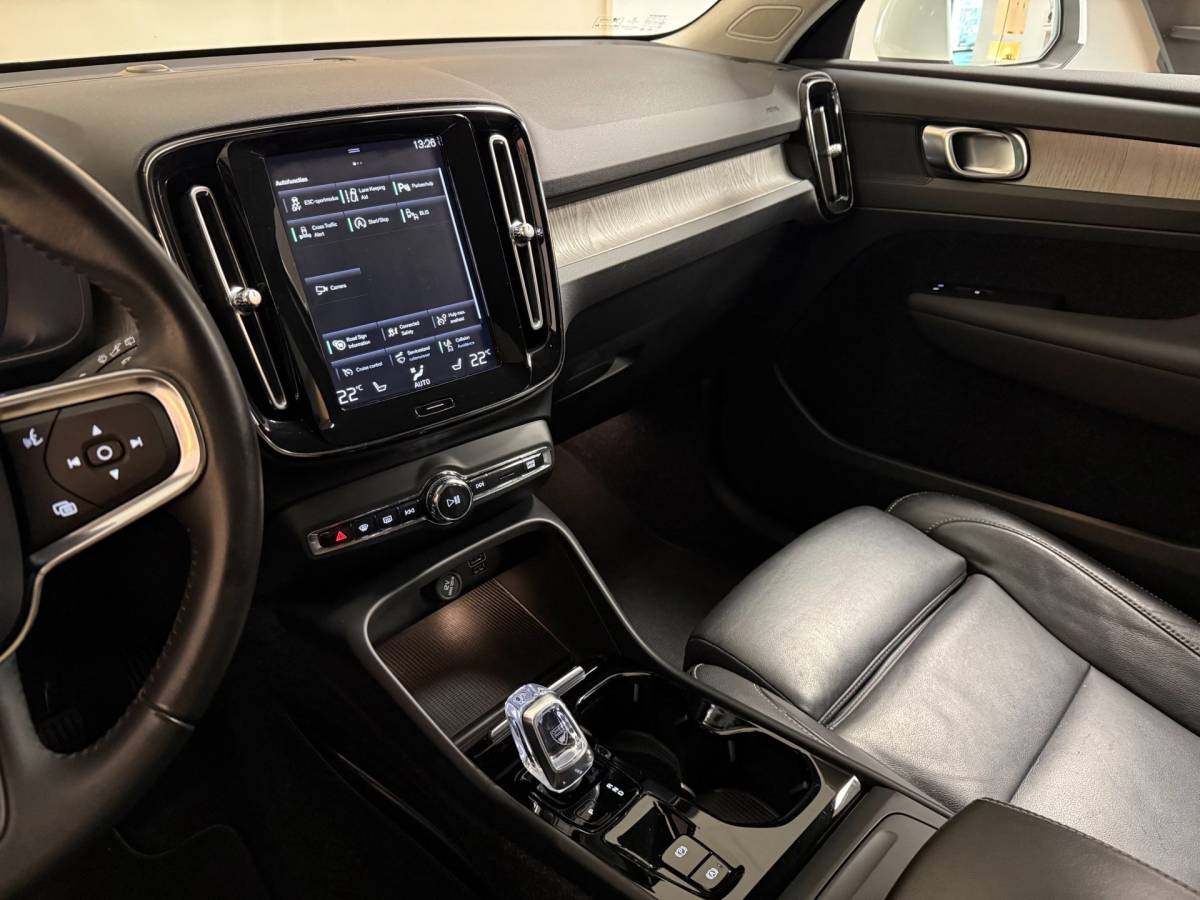 Volvo XC40 Volvo XC40 1.5 T3 Inscription *Dealer OH* Stoel/Stuurverw.|Carplay|Leer|Orrefors|Adapt.Cruise|Memory|Camera|Navi|All-season|NAP
