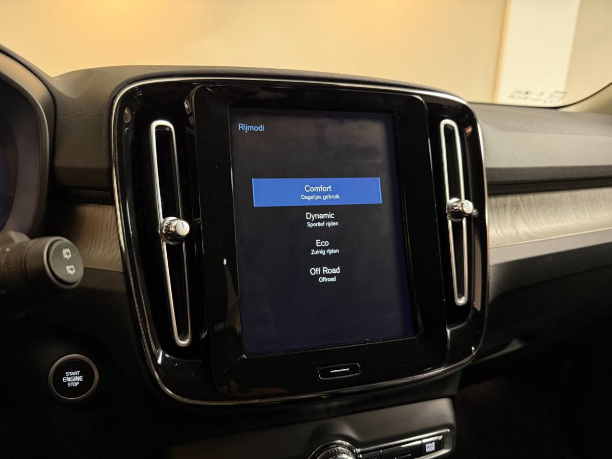 Volvo XC40 Volvo XC40 1.5 T3 Inscription *Dealer OH* Stoel/Stuurverw.|Carplay|Leer|Orrefors|Adapt.Cruise|Memory|Camera|Navi|All-season|NAP