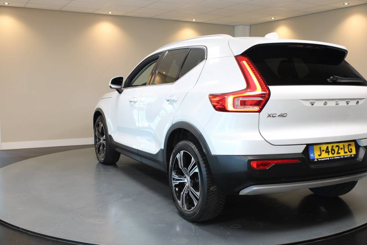 Volvo XC40 Volvo XC40 1.5 T3 Inscription *Dealer OH* Stoel/Stuurverw.|Carplay|Leer|Orrefors|Adapt.Cruise|Memory|Camera|Navi|All-season|NAP
