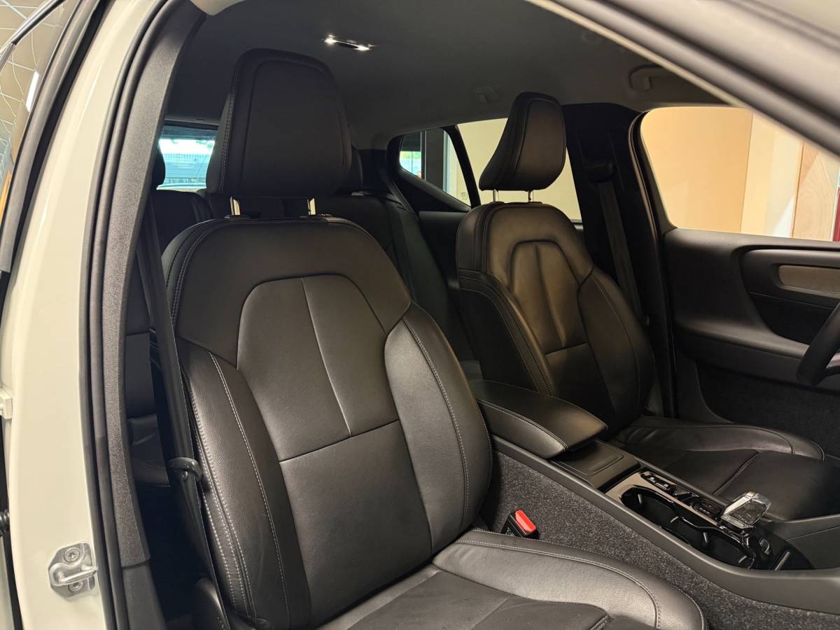 Volvo XC40 Volvo XC40 1.5 T3 Inscription *Dealer OH* Stoel/Stuurverw.|Carplay|Leer|Orrefors|Adapt.Cruise|Memory|Camera|Navi|All-season|NAP
