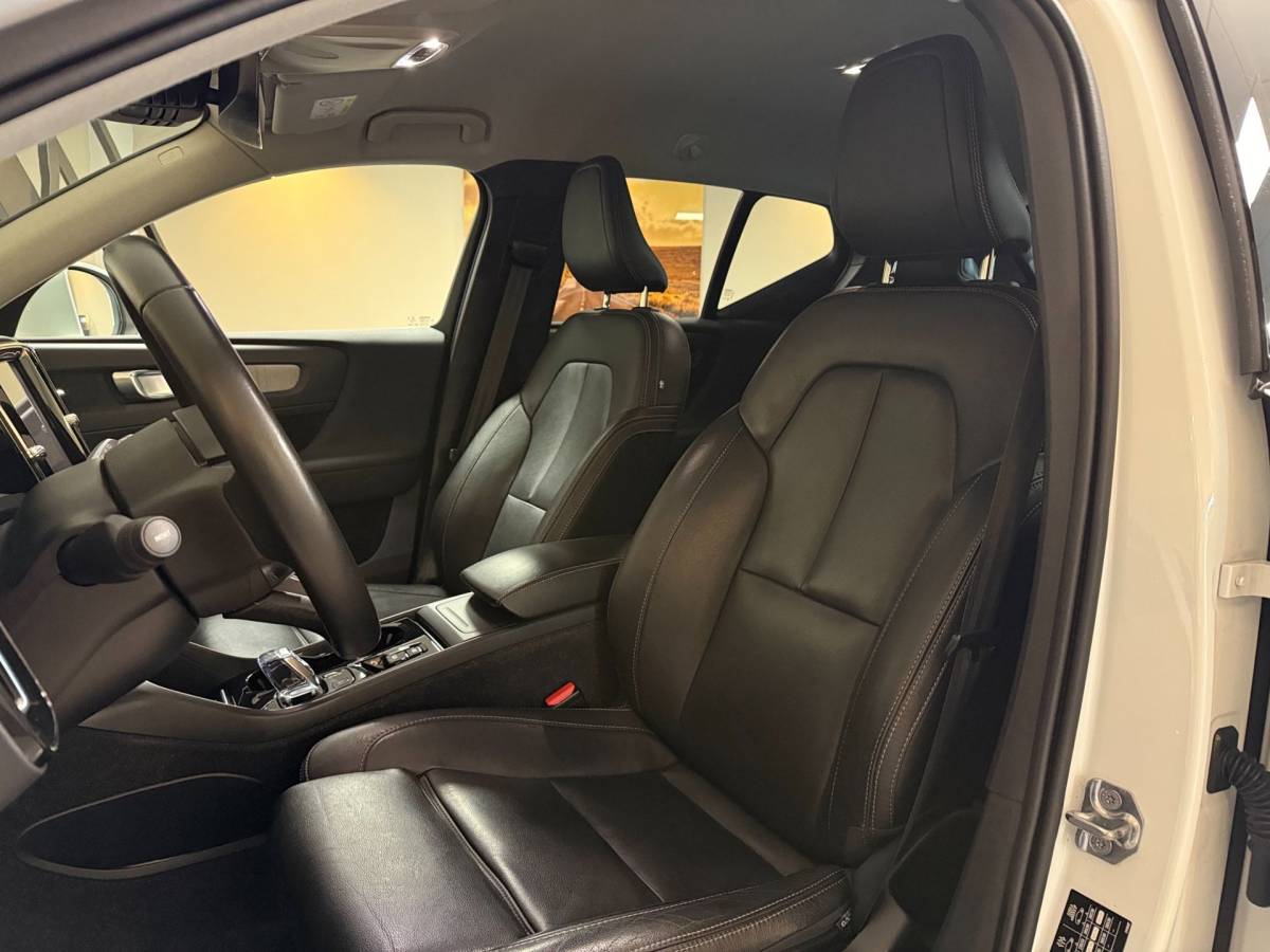Volvo XC40 Volvo XC40 1.5 T3 Inscription *Dealer OH* Stoel/Stuurverw.|Carplay|Leer|Orrefors|Adapt.Cruise|Memory|Camera|Navi|All-season|NAP