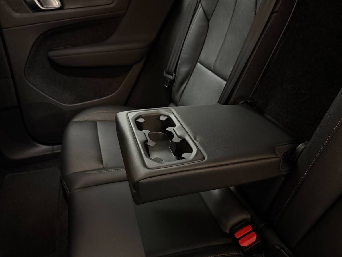 Volvo XC40 Volvo XC40 1.5 T3 Inscription *Dealer OH* Stoel/Stuurverw.|Carplay|Leer|Orrefors|Adapt.Cruise|Memory|Camera|Navi|All-season|NAP