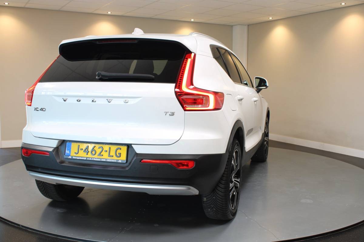 Volvo XC40 Volvo XC40 1.5 T3 Inscription *Dealer OH* Stoel/Stuurverw.|Carplay|Leer|Orrefors|Adapt.Cruise|Memory|Camera|Navi|All-season|NAP
