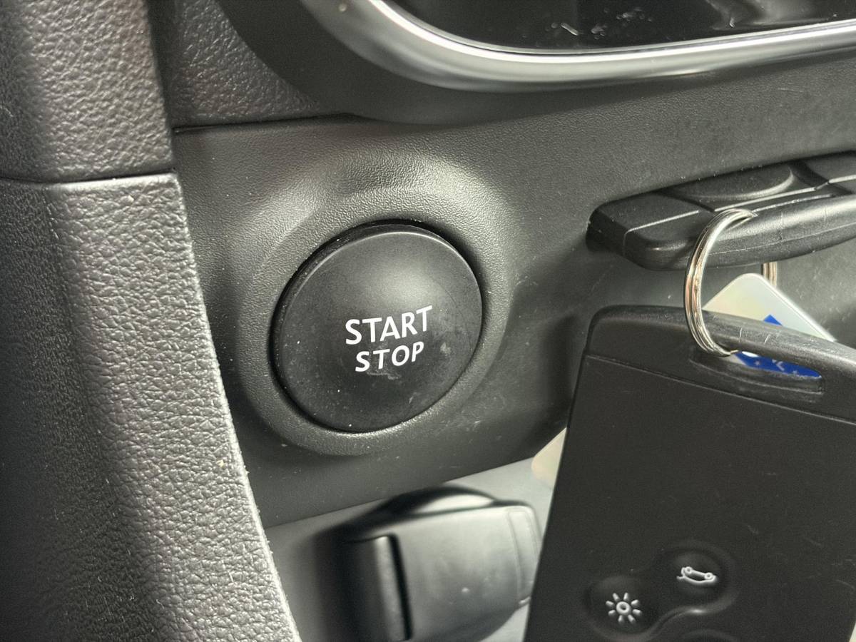 Renault Clio Renault Clio 0.9 TCe Intens ✓D-Ketting vv in 01-2026✓Camera✓Navi✓Keyless✓Dealer Onderhouden✓Halfleder✓LED✓Lm velgen✓Airco✓Cruise✓Pdc V+A✓4 Elekt Ramen✓N.A.P✓Apk tot 05-2027