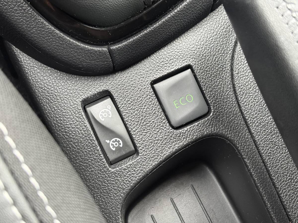 Renault Clio Renault Clio 0.9 TCe Intens ✓D-Ketting vv in 01-2026✓Camera✓Navi✓Keyless✓Dealer Onderhouden✓Halfleder✓LED✓Lm velgen✓Airco✓Cruise✓Pdc V+A✓4 Elekt Ramen✓N.A.P✓Apk tot 05-2027