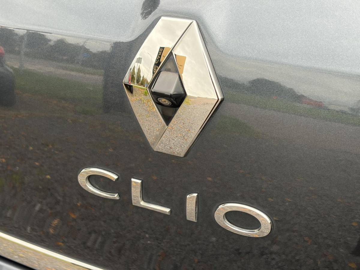 Renault Clio Renault Clio 0.9 TCe Intens ✓D-Ketting vv in 01-2026✓Camera✓Navi✓Keyless✓Dealer Onderhouden✓Halfleder✓LED✓Lm velgen✓Airco✓Cruise✓Pdc V+A✓4 Elekt Ramen✓N.A.P✓Apk tot 05-2027