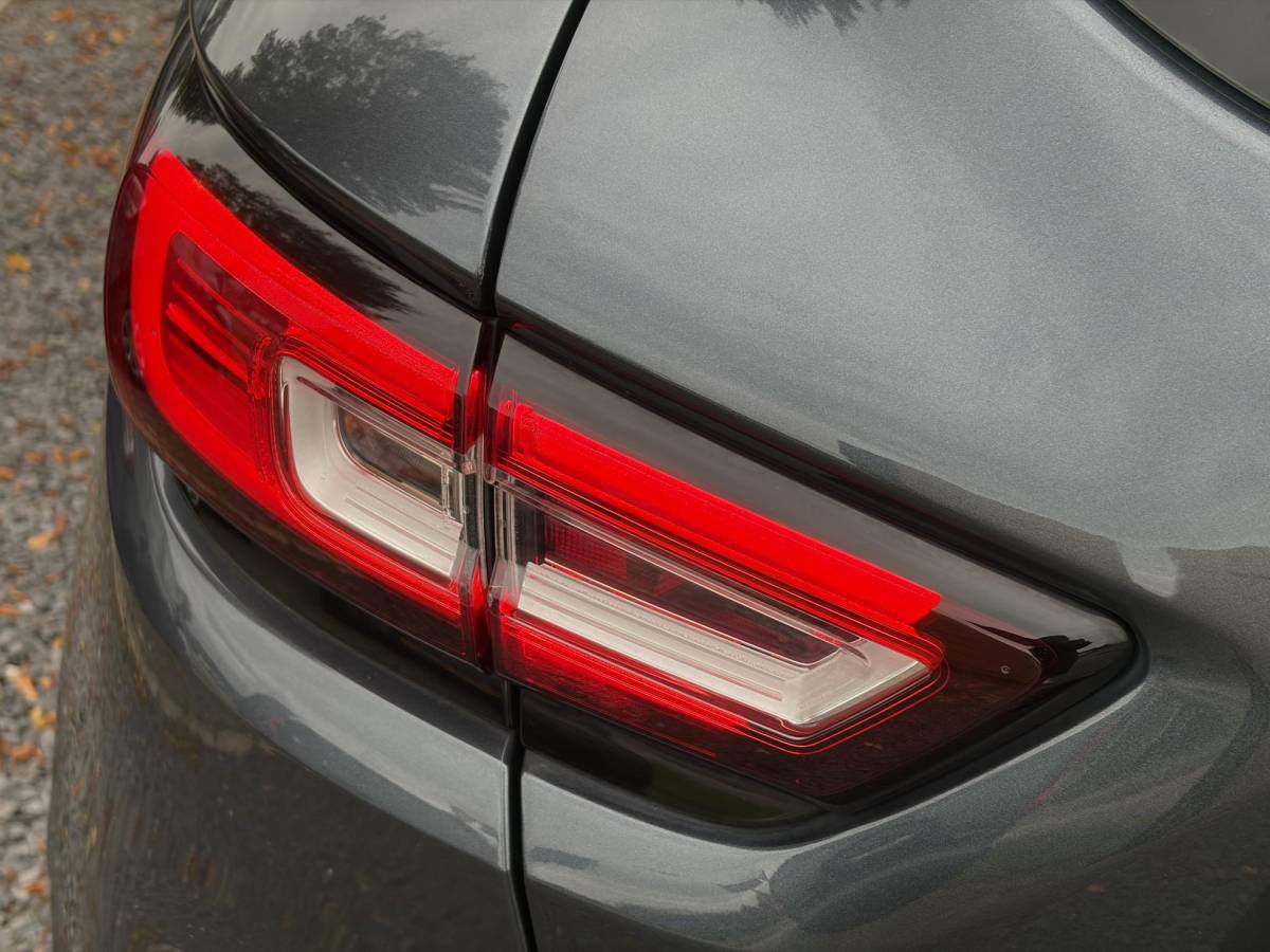 Renault Clio Renault Clio 0.9 TCe Intens ✓D-Ketting vv in 01-2026✓Camera✓Navi✓Keyless✓Dealer Onderhouden✓Halfleder✓LED✓Lm velgen✓Airco✓Cruise✓Pdc V+A✓4 Elekt Ramen✓N.A.P✓Apk tot 05-2027