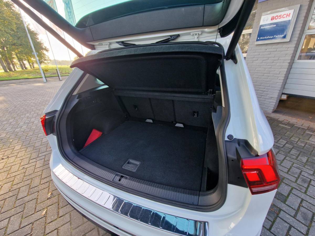 Volkswagen Tiguan Volkswagen Tiguan 1.4 TSI ACT 150PK DSG Comfortline Business R|Pano|trekhaak|R-line|LED|19-inch|Dynaudio|