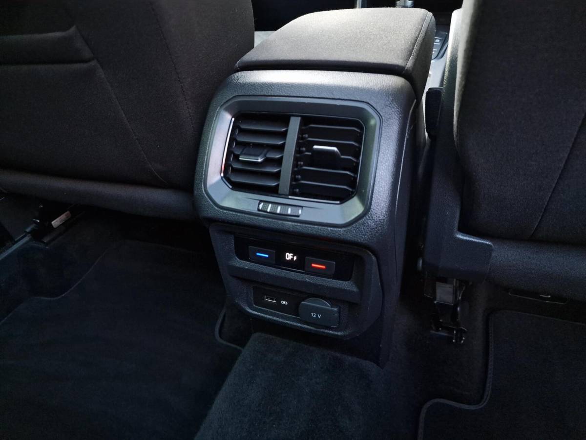 Volkswagen Tiguan Volkswagen Tiguan 1.4 TSI ACT 150PK DSG Comfortline Business R|Pano|trekhaak|R-line|LED|19-inch|Dynaudio|