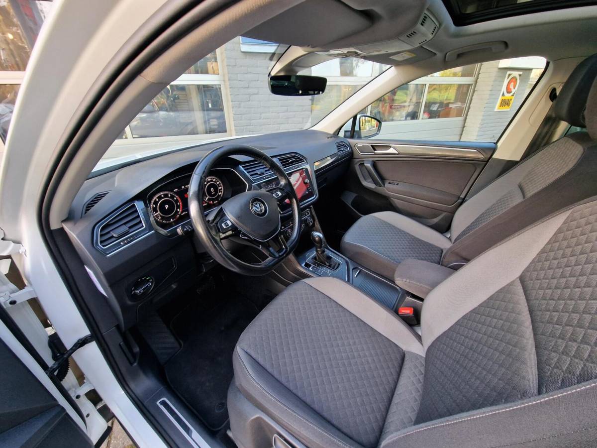 Volkswagen Tiguan Volkswagen Tiguan 1.4 TSI ACT 150PK DSG Comfortline Business R|Pano|trekhaak|R-line|LED|19-inch|Dynaudio|