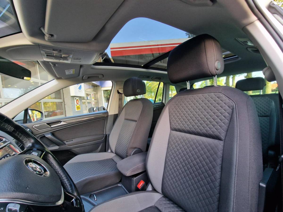 Volkswagen Tiguan Volkswagen Tiguan 1.4 TSI ACT 150PK DSG Comfortline Business R|Pano|trekhaak|R-line|LED|19-inch|Dynaudio|