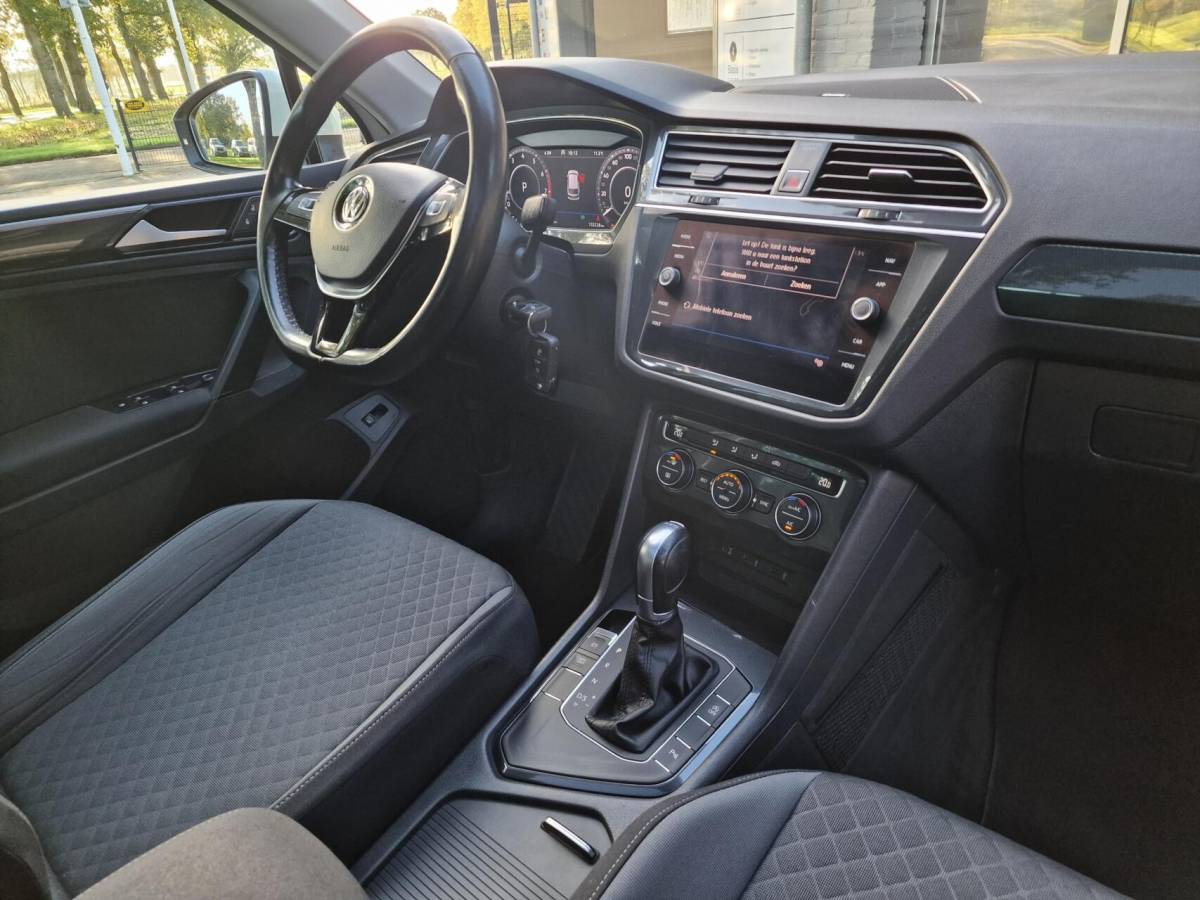 Volkswagen Tiguan Volkswagen Tiguan 1.4 TSI ACT 150PK DSG Comfortline Business R|Pano|trekhaak|R-line|LED|19-inch|Dynaudio|