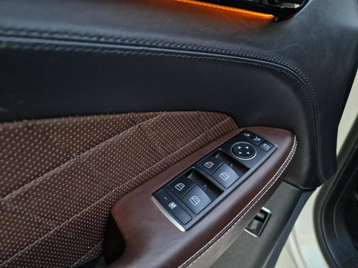 Mercedes-Benz M-Klasse Mercedes M-klasse ML 500 4.7-liter V8 Biturbo 409PK|AMG-uitgevoerd|Designo|360’Camera|Trekhaak|LEER|Xenon|ACC|Stoel&Stuur-verwarming|Karman&Kardon|Schuifdak|