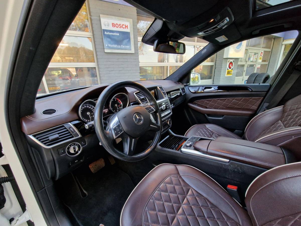Mercedes-Benz M-Klasse Mercedes M-klasse ML 500 4.7-liter V8 Biturbo 409PK|AMG-uitgevoerd|Designo|360’Camera|Trekhaak|LEER|Xenon|ACC|Stoel&Stuur-verwarming|Karman&Kardon|Schuifdak|