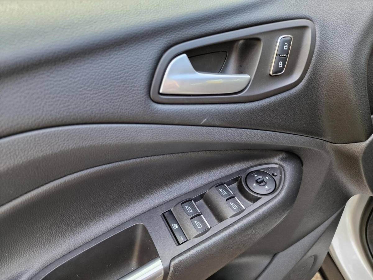 Ford Kuga Ford Kuga 1.5 Titanium|150PK|Trekhaak|Navi|Clima|PDC|Cruise|89.991KM|NL-Auto|Nieuwe dist.riem bij aflevering!|