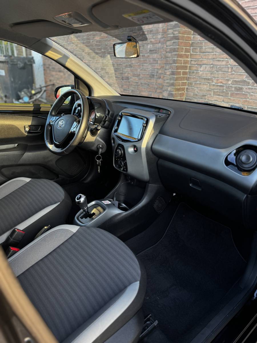 Toyota Aygo TOYOTA AYGO 1.0 VVT-i x-joy·AUT·Carplay·Camera·Airco·LM velgen