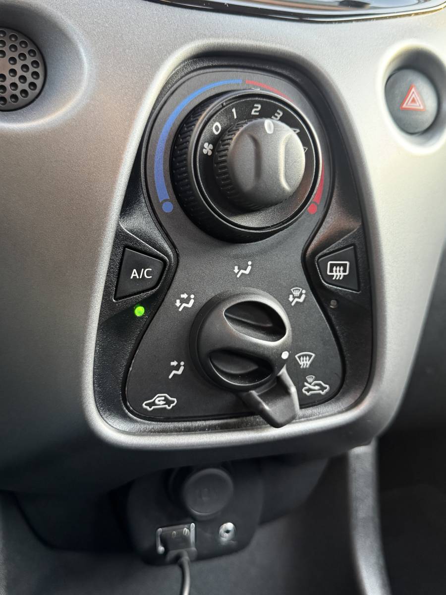 Toyota Aygo TOYOTA AYGO 1.0 VVT-i x-joy·AUT·Carplay·Camera·Airco·LM velgen
