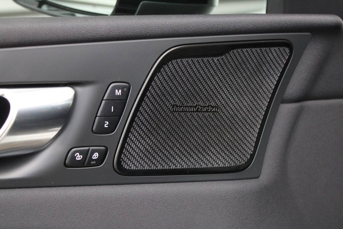 Volvo XC60 Volvo XC60 2.0 Recharge T6 AWD R-Design SCHUIFDAK,H&K,BLIS,TREKHAAK