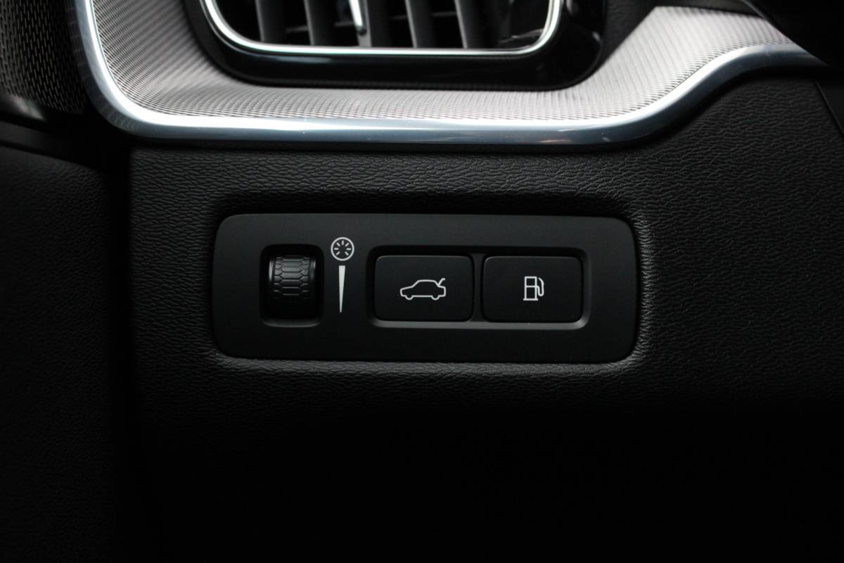 Volvo XC60 Volvo XC60 2.0 Recharge T6 AWD R-Design SCHUIFDAK,H&K,BLIS,TREKHAAK