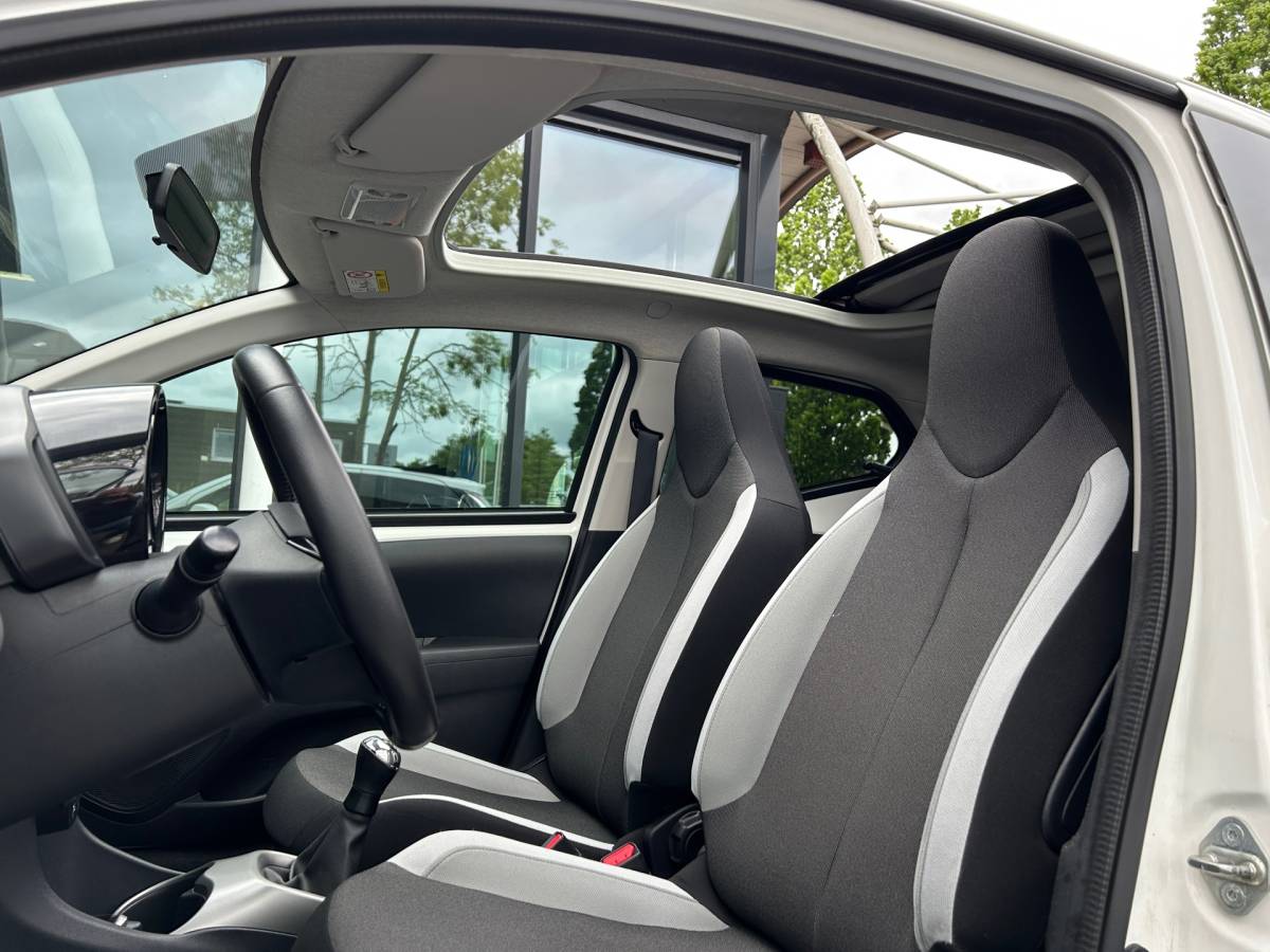 Toyota Aygo Toyota Aygo 1.0 VVT-i X-Wave Cabrio Camera Keyless NL-Auto Rijklaarprijs!