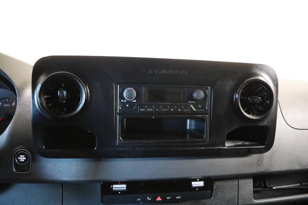 Mercedes-Benz Sprinter Mercedes-Benz Sprinter 211 CDI L1/H1 ZWART CLIMA CRUISE CONTROL 3zits REGENSENSOR NAP LEASE V/A 144,- P.M. INRUIL MOGELIJK