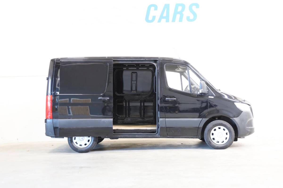 Mercedes-Benz Sprinter Mercedes-Benz Sprinter 211 CDI L1/H1 ZWART CLIMA CRUISE CONTROL 3zits REGENSENSOR NAP LEASE V/A 144,- P.M. INRUIL MOGELIJK
