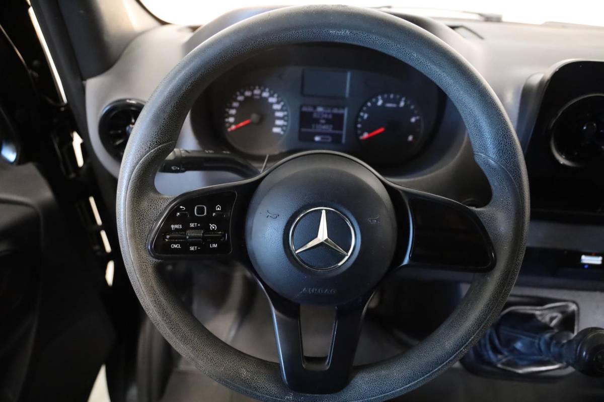 Mercedes-Benz Sprinter Mercedes-Benz Sprinter 211 CDI L1/H1 ZWART CLIMA CRUISE CONTROL 3zits REGENSENSOR NAP LEASE V/A 144,- P.M. INRUIL MOGELIJK