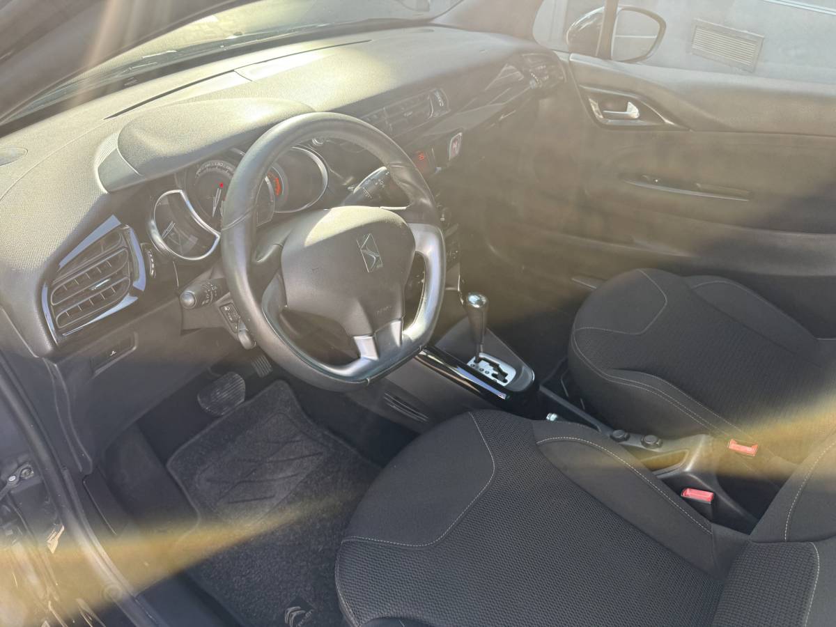 Citroën DS3 Citroën DS3 1.6 VTi So Chic Automaat,Cv,Pdc,Clima Km 121.099 Bj 2011 leuk beginners auto