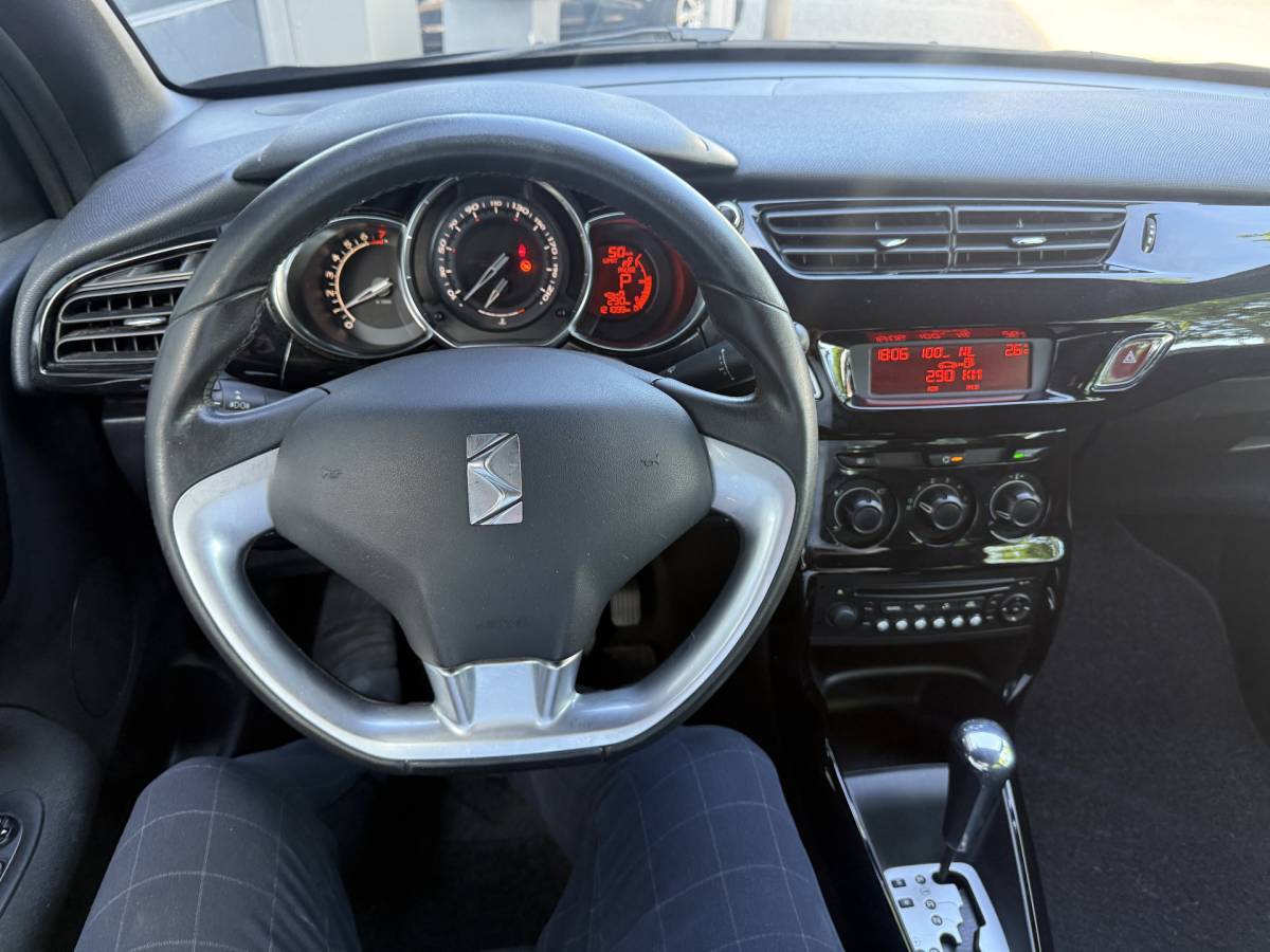 Citroën DS3 Citroën DS3 1.6 VTi So Chic Automaat,Cv,Pdc,Clima Km 121.099 Bj 2011 leuk beginners auto