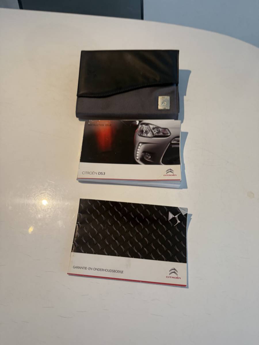 Citroën DS3 Citroën DS3 1.6 VTi So Chic Automaat,Cv,Pdc,Clima Km 121.099 Bj 2011 leuk beginners auto