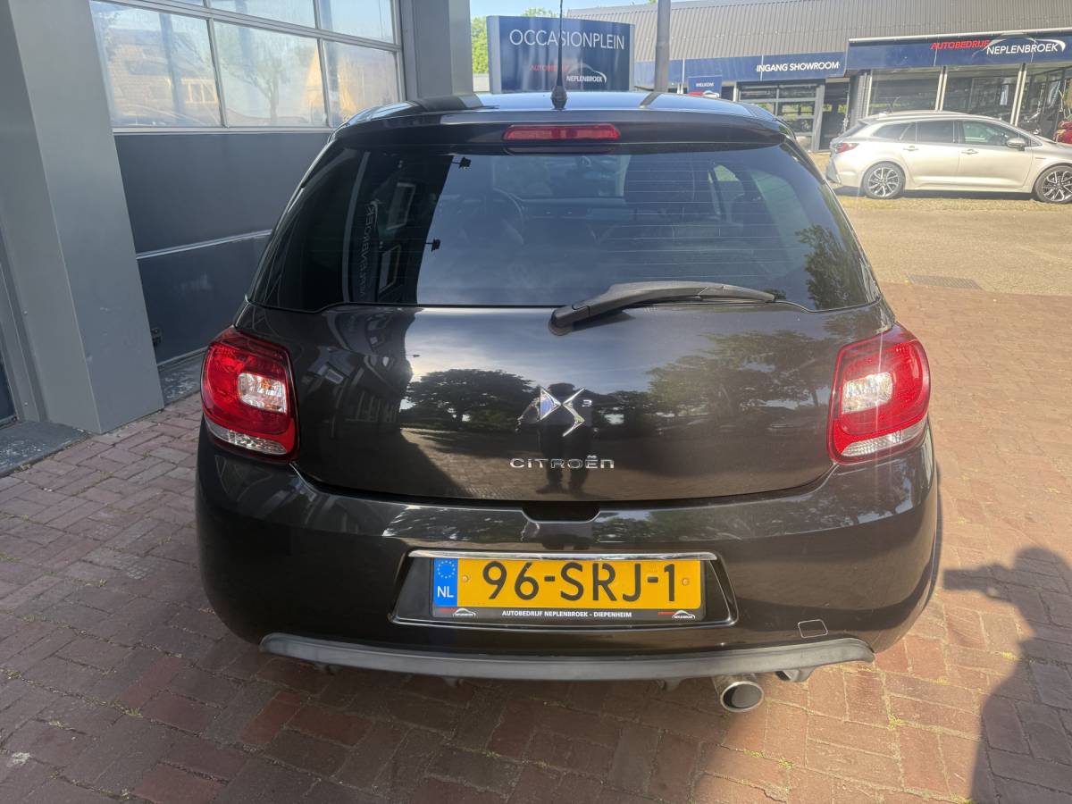 Citroën DS3 Citroën DS3 1.6 VTi So Chic Automaat,Cv,Pdc,Clima Km 121.099 Bj 2011 leuk beginners auto